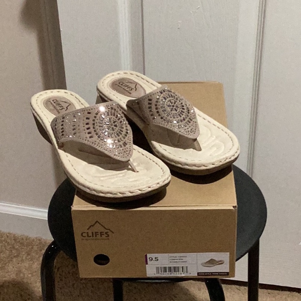 Cliffs by White Mountain Cienna Sandal - Size 9.5